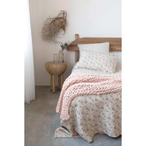 Handmade Chunky Crocheted Throw Blanket - Pink Blush